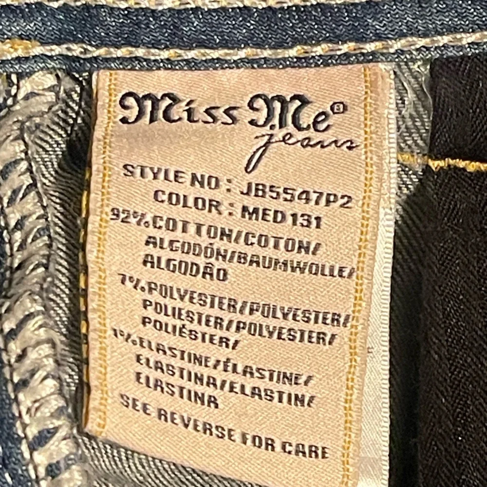 NWT Miss Me Women’s Boyfriend Capri Medium Wash Blue Jeans Size 25‎